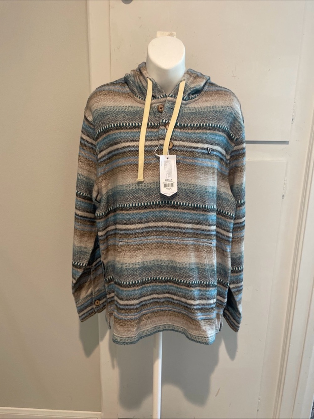 NWT VISSLA Striped Baja Hoodie in Blue, Brown and Cream Mens Medium